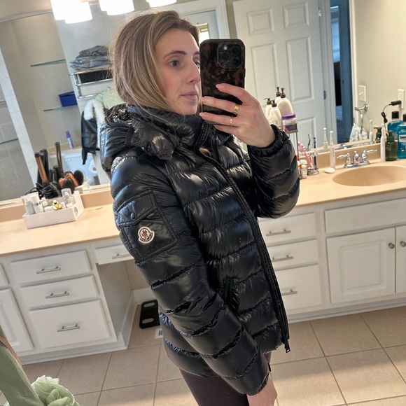 Moncler Black Puffer Jacket with High Collar and Quilted Design - Picture 8 of 9